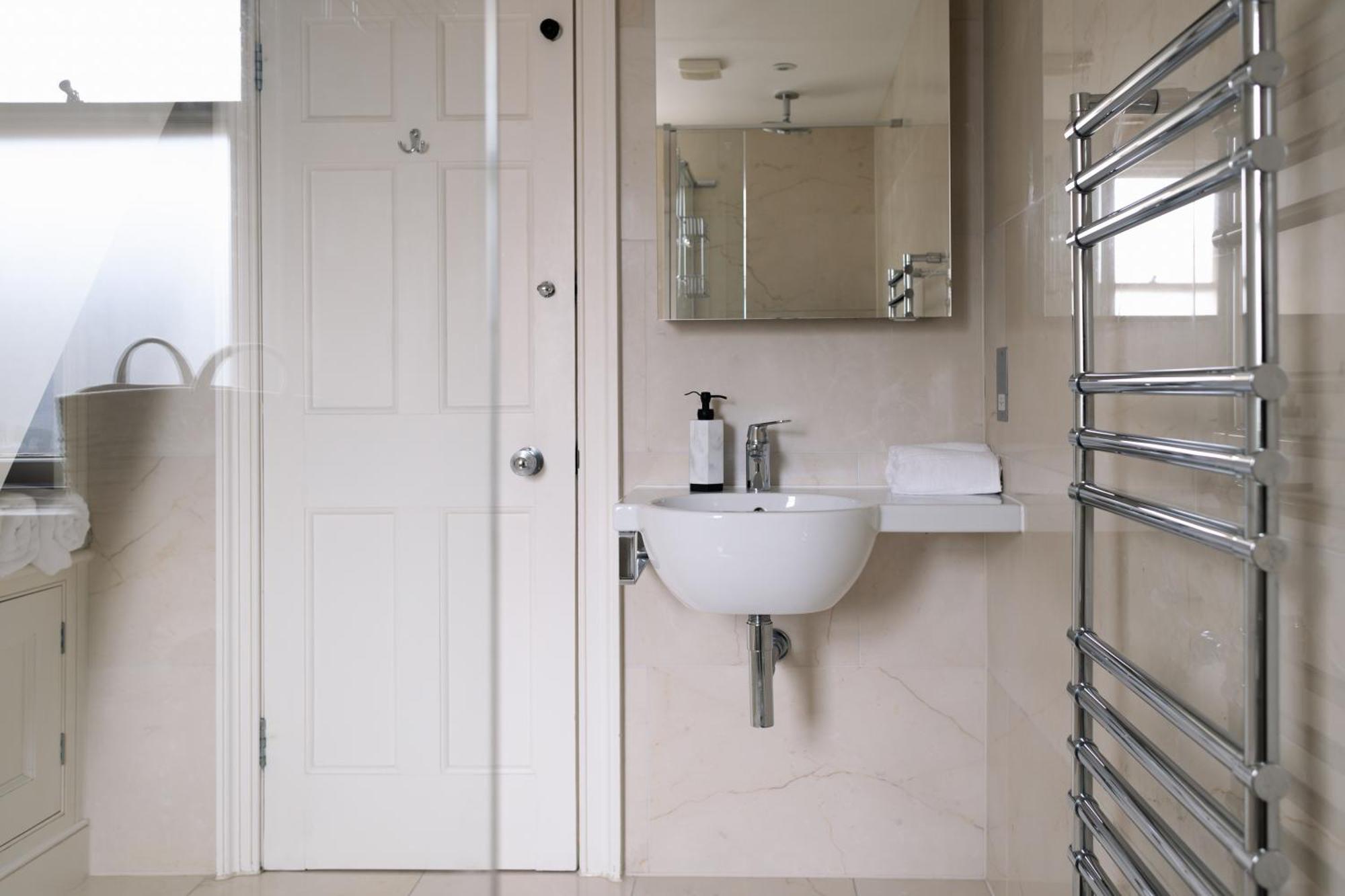 バース Cambridge Houseヴィラ エクステリア 写真